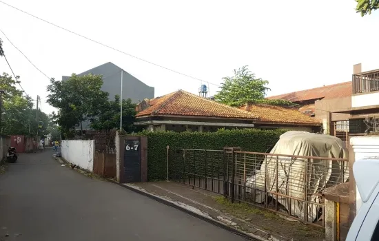 rumah cukup luas di ciputat jl kampung utan / wr supratman