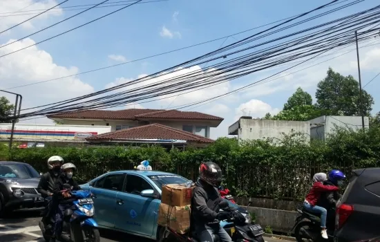 Ciledug Jl Raden Saleh depan Metro Permata