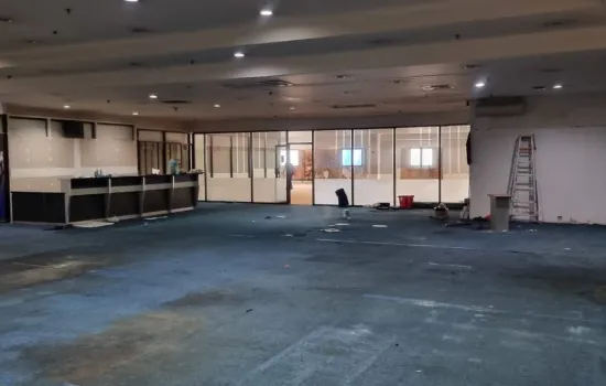 Gedung komersial bisa untuk kantor atau usaha