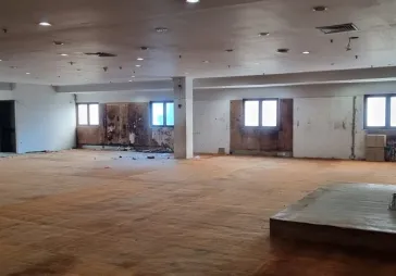 Gedung komersial bisa untuk kantor atau usaha