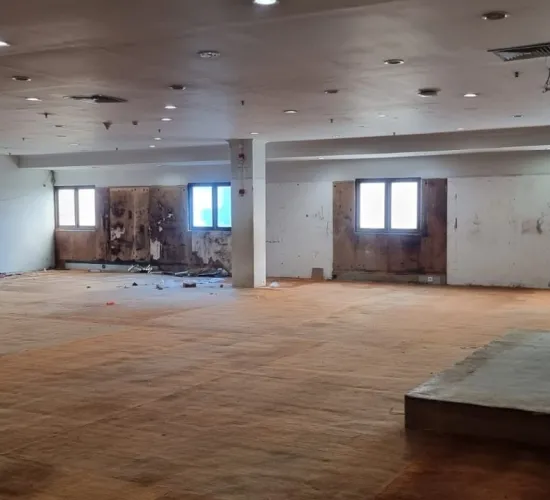 Gedung komersial bisa untuk kantor atau usaha