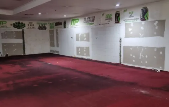 Gedung komersial bisa untuk kantor atau usaha