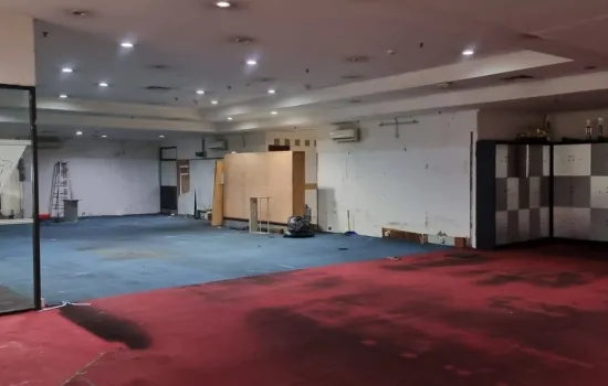 Gedung komersial bisa untuk kantor atau usaha