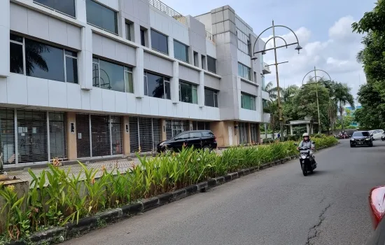Komp Aries Niaga hadap timur 3 lantai kondisi tersewa