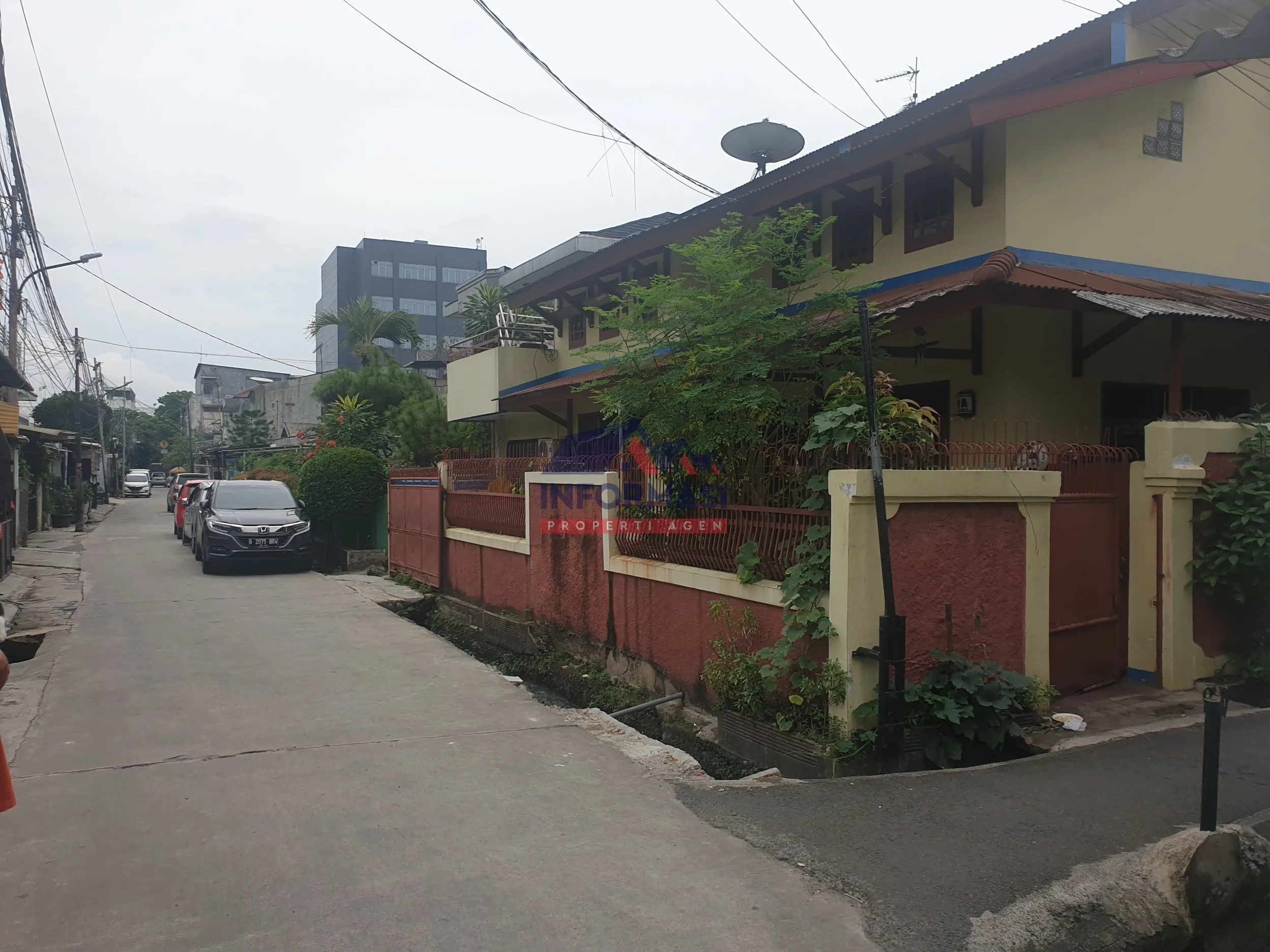 Rumah tua cocok untuk dibangun kos kosan