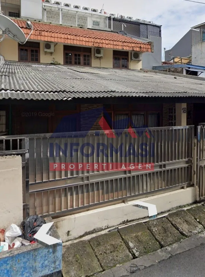Rumah tua hitung tanah di Jl.Mandala Barat, Tomang lt.90m2