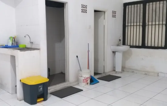 Kios Kantor disewakan di Petamburan Raya
