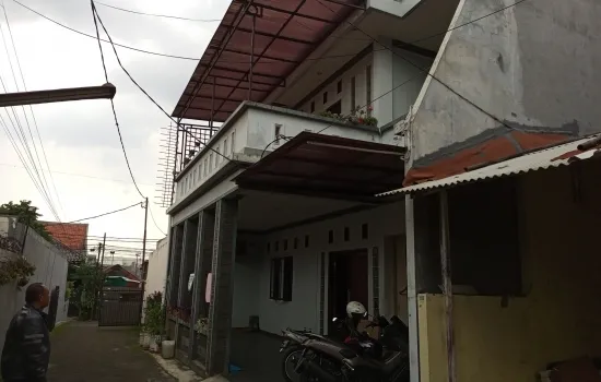Rumah Lokasi nyaman daerah Kemanggisan, Jakbar