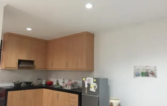 Rumah 2 lantai siap huni  luas tanah  180 m2 Plong