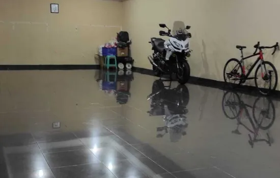rumah bagus terawat di taman palem lestari lt 325m2