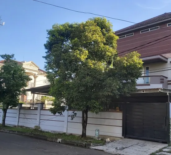 Dijual rumah ex workshop di Taman semanan indah