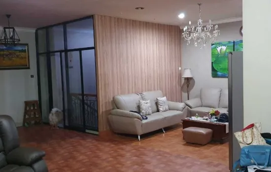 rumah bagus terawat di taman palem lestari lt 325m2