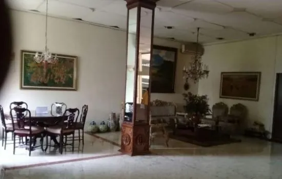 Murahhh Rmh tua 2 lt  terawat di Jl Lauser  luas 400 m²