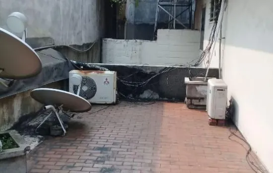Murahhh Rmh tua 2 lt  terawat di Jl Lauser  luas 400 m²