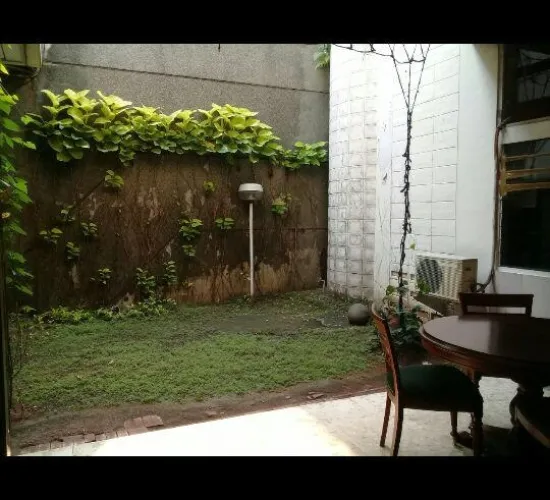Murahhh Rmh tua 2 lt  terawat di Jl Lauser  luas 400 m²