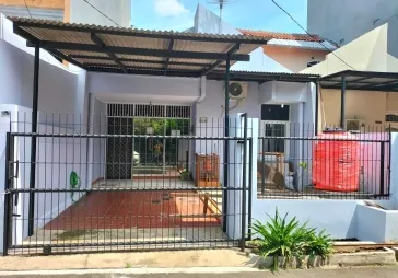 Disewakan rumah, lokasi strategis di Taman Aries Jakarta brt
