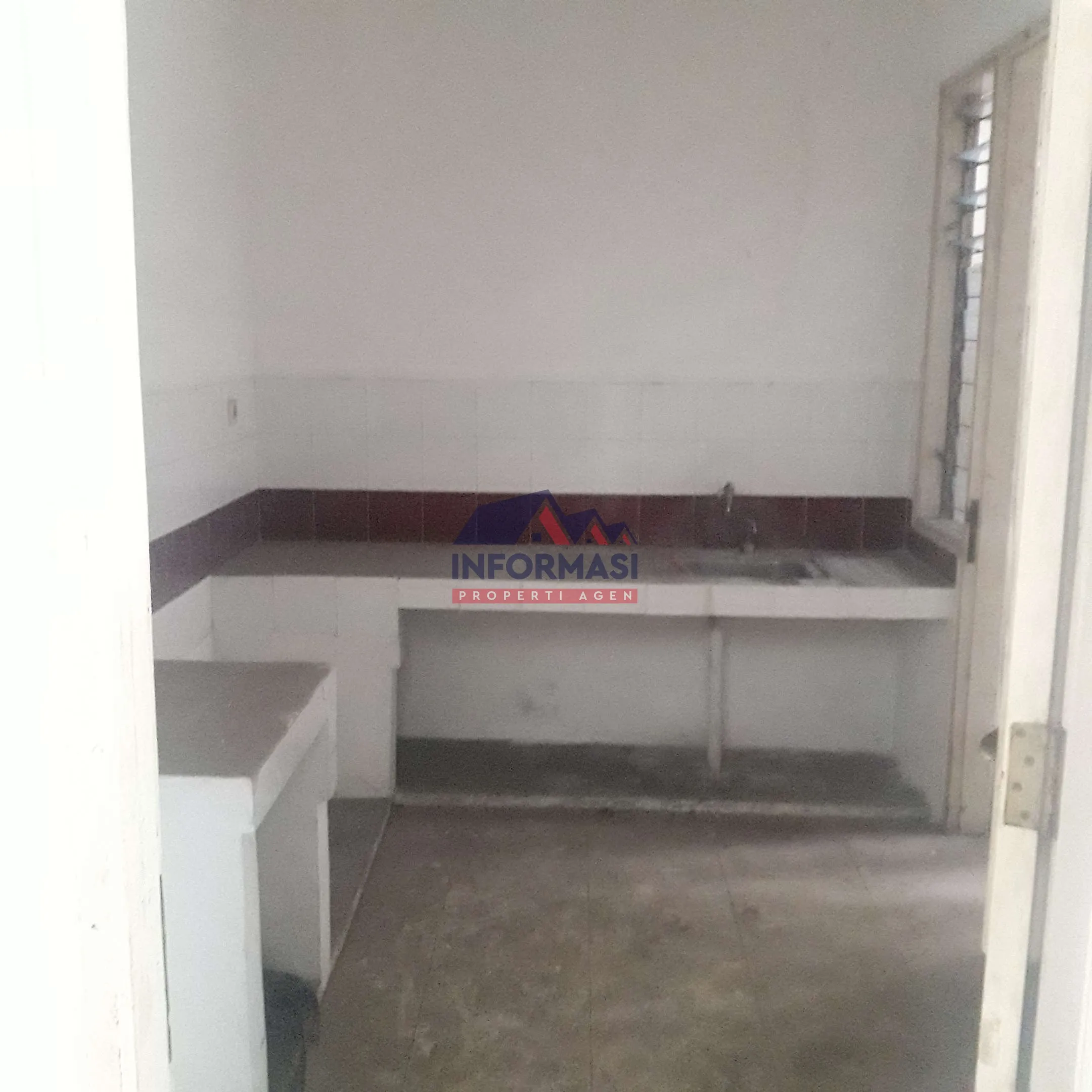 Rumah tua lokasi bagus  di daerah Taman Sari, Jakbar