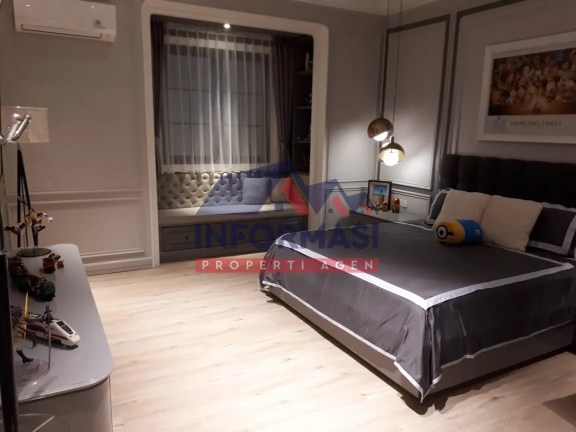 Rumah di Komplek Intercon, Lokasi Bagus