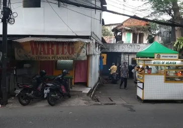 Ruko hitung tanah seluas 825m di jl satrio kuningan