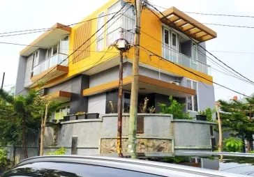 Dijual rumah 5 lantai di Taman semanan indah