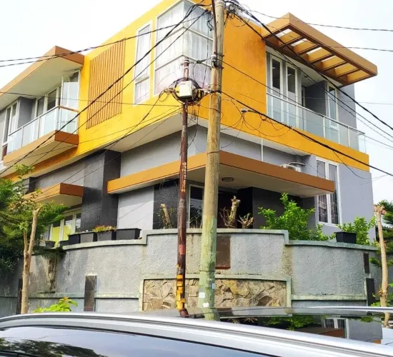 Dijual rumah 5 lantai di Taman semanan indah