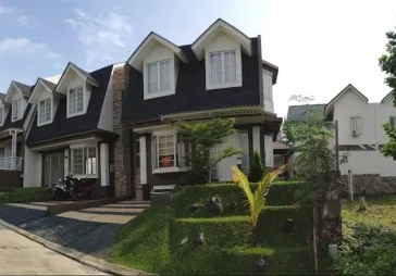 Dijual rumah 2 lantai di Rancamaya golf Estate