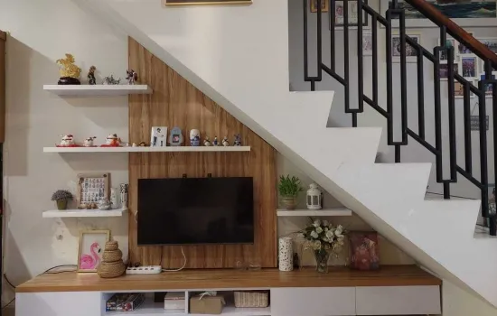 rumah bagus  dan  semi  furnish