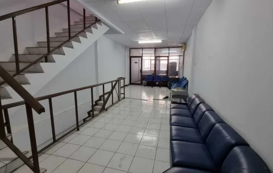 Ruko  di Jl Alaydrus  lokasi sangat bgs utk kantor