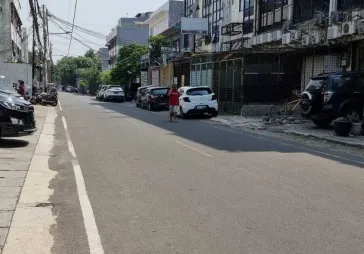Ruko  di Jl Alaydrus  lokasi sangat bgs utk kantor