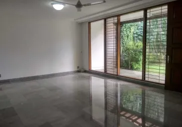 Ruang usaha lokasi strategis