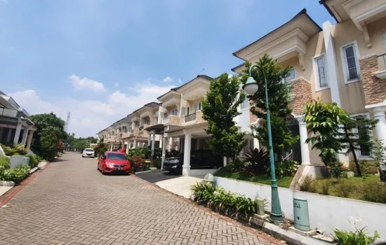 Dijual villa mewah di Rancamaya