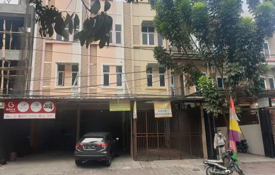 Ruko sangat strategis...cocok sekali untuk usaha