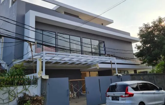 Rumah brand new 3 lt di Taman Kedoya Baru, hoek