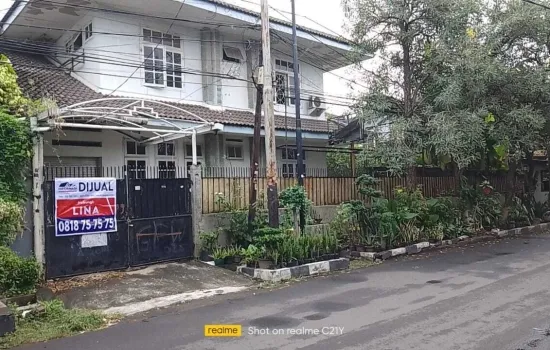 Tosiga jakarta barat.Rumah lama kokoh 2 lantai. Lt 400 m2.