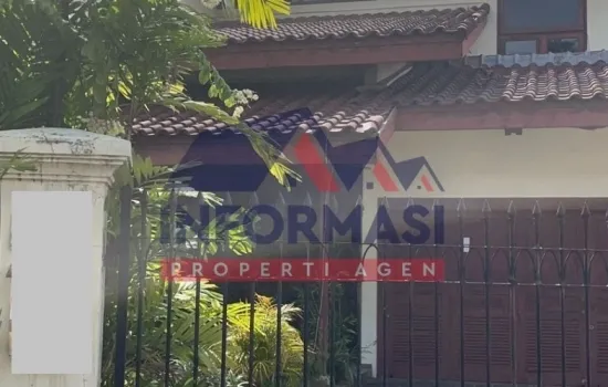 Jual murah Rumah Hoek  LT 825 m LB  600  KT 5 +1