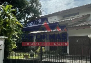 Jual murah Rumah Hoek  LT 825 m LB  600  KT 5  1