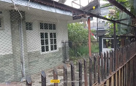 Tosiga jakarta barat.Rumah lama kokoh 2 lantai. Lt 400 m2.