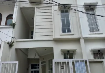 Rumah Dijual lt. 90m. Kt. 4.km 3. 3lantai. Siap pakai