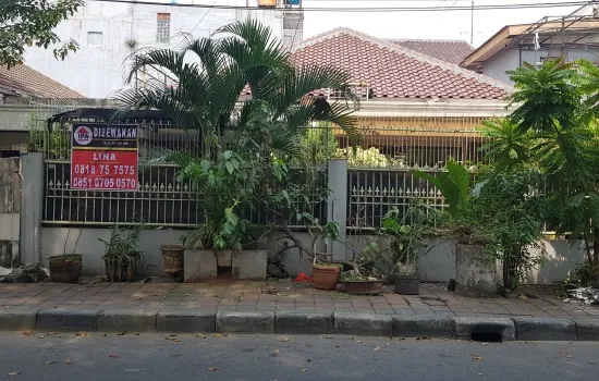 Rumah di jalan Raya Tomang Asli.  LT 13m x 25 m.