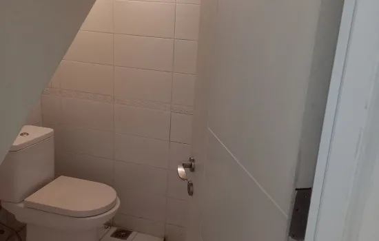 Rumah Dijual lt. 90m. Kt. 4.km 3. 2lantai. Siap pakai