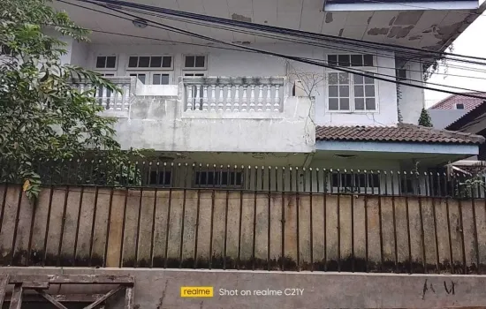 Tosiga jakarta barat.Rumah lama kokoh 2 lantai. Lt 400 m2.