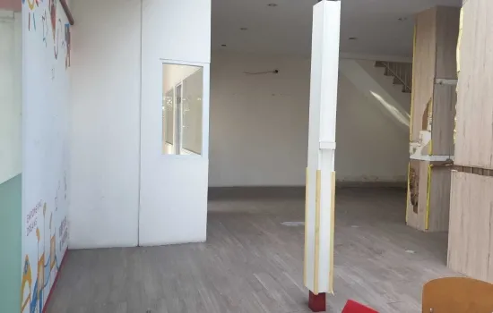 Disewakan 3 unit ruko gandeng di Pik