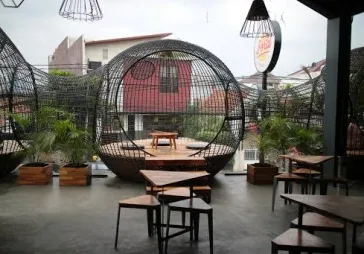 hotel & kafe di kemanggisan jakbar