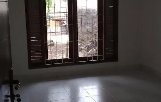 Rumah  Komplek  Ditjen Moneter Kembangan Dijual