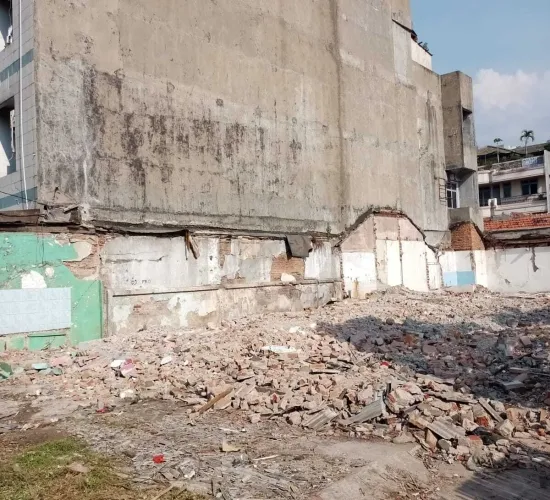 hoek jl pembangunan 1 jakpus samping gajah mada plaza