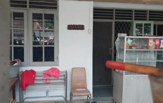 Dijual rumah tingkat taman kedoya baru