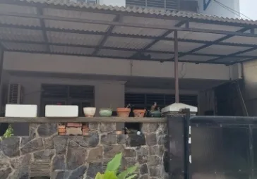 Dijual rumah tingkat taman kedoya baru