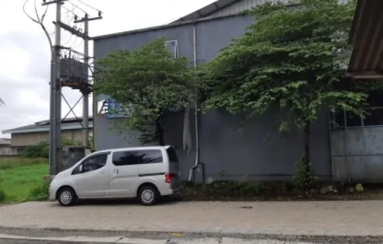 Gudang Kav DPR Cipondoh Ada Lift Barang