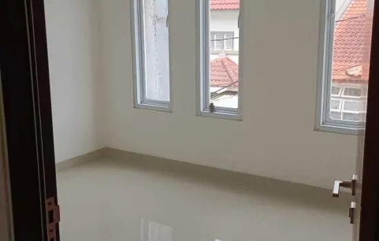 Rumah baru 2lt lippo karawaci utk KOST