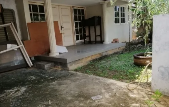 Rumah Tua Hitung Tanah Villa Tomang Mas
